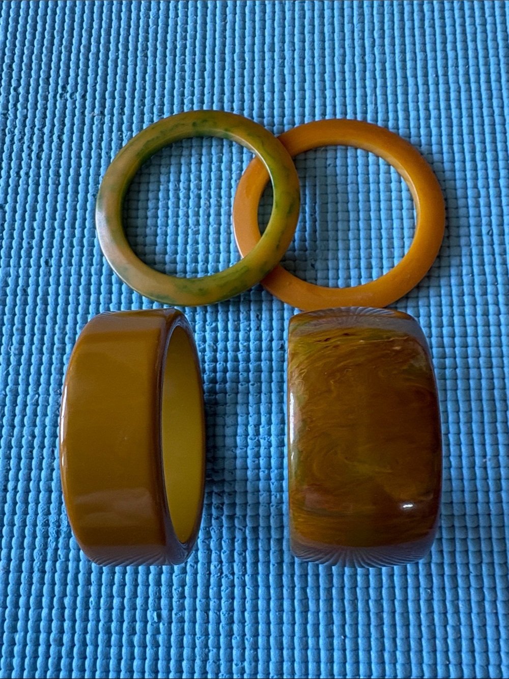 VINTAGE BAKELITE BANGLE BRACELETS SET OF 4